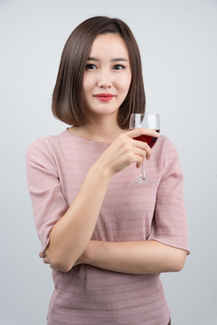 喝红酒的女人