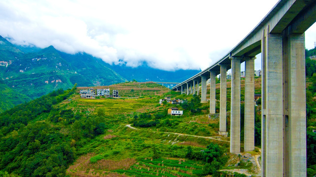 高架桥 山村