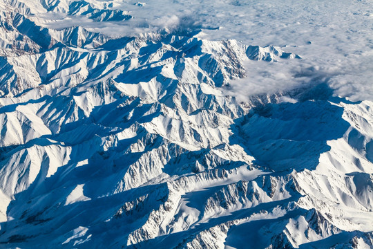 天山山脉积雪