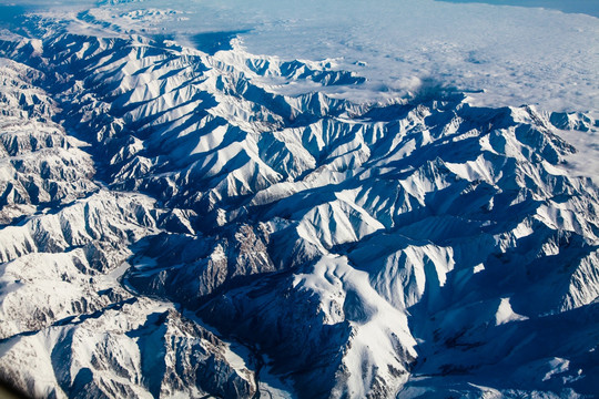 天山山脉积雪