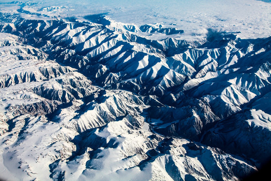 天山山脉积雪