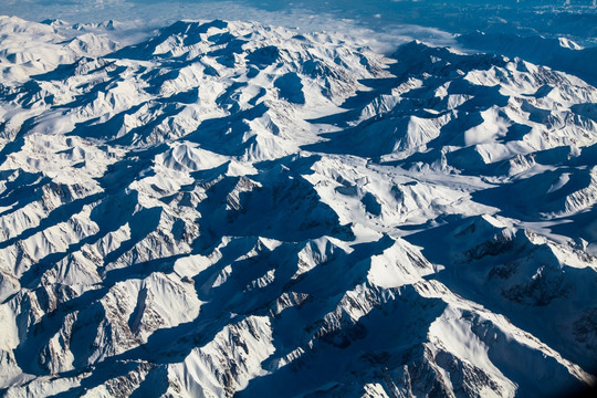 天山山脉积雪