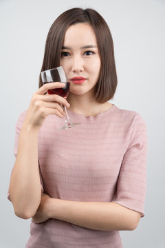 喝红酒的女人