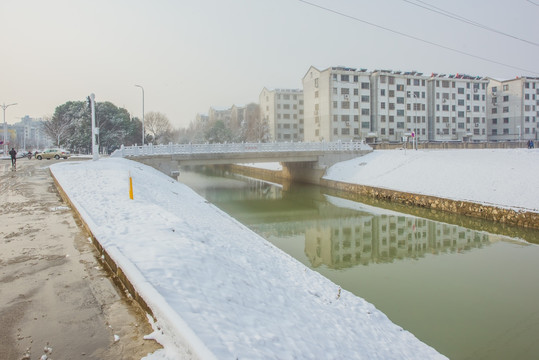 小区雪景