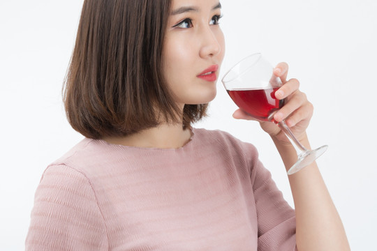 喝红酒的女人