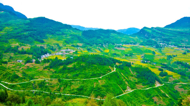 山村风貌 盘山公路