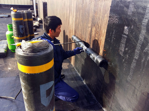 建筑防水工程施工现场 防水工人