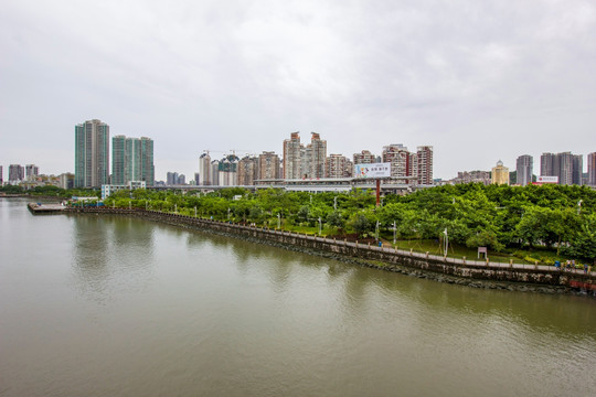 广东省珠海市前山滨河路绿化带