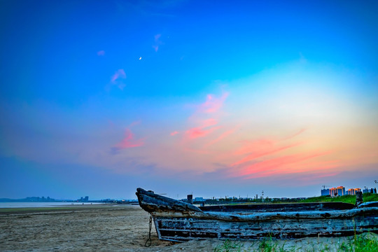 海滩 夕阳 日月同辉