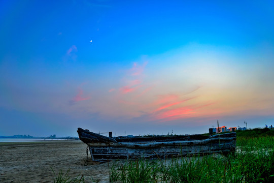 海滩 夕阳 日月同辉