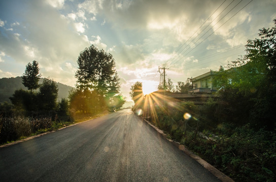 道路晚霞