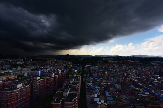 暴风雨前夕