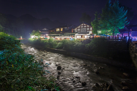 清晨后山夜景