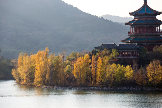 十三陵水库秋景