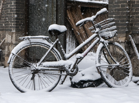 雪中的自行车