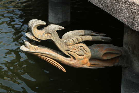 汉代龙鸟雕塑