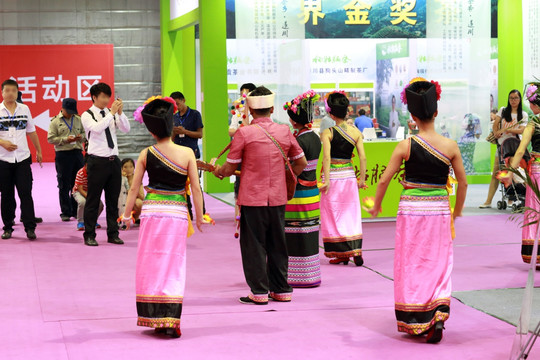 少数民族茶舞蹈
