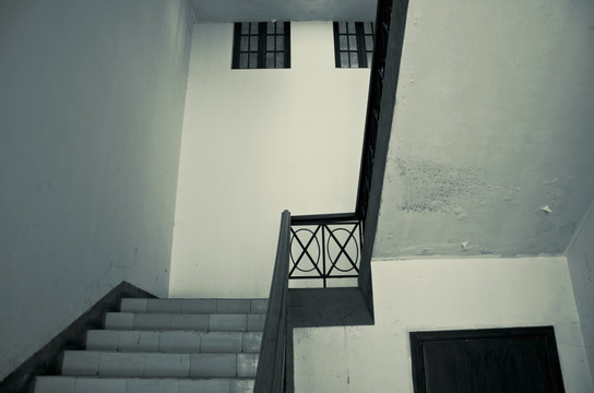 老式办公楼楼梯