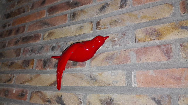 红鸟雕塑