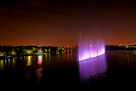 金华八咏音乐喷泉全景 紫色