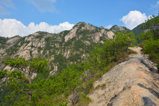 安徽绩溪县七姑山