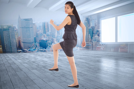 女人抬腳的復合形象