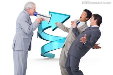 商人拿著擴(kuò)音器對著同事大喊