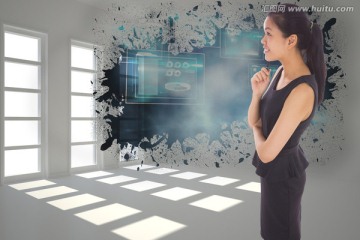 女商人側身微笑著的復合形象