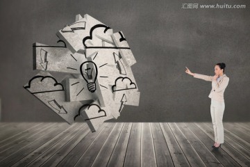 女商人嚴肅的指著復合圖像