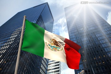 摩天大楼的低角度看墨西哥国旗