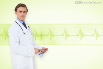 醫(yī)生嚴肅的看著鏡頭的復合形象