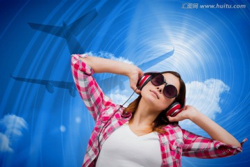 女人戴著耳機(jī)聽音樂的復(fù)合形象
