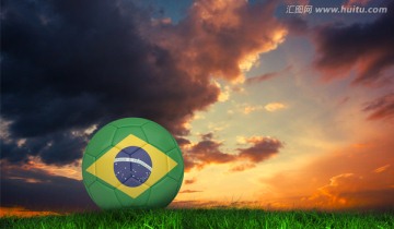 草地上的巴西足球