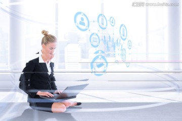 女商人使用筆記本電腦的復(fù)合形象