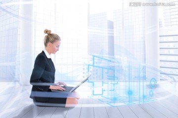 女商人使用筆記本電腦的復(fù)合形象