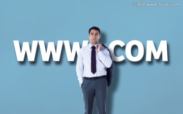 商人嚴(yán)肅的看著前方的復(fù)合形象