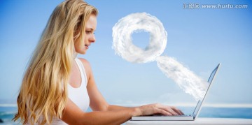 女人使用筆記本電腦的復(fù)合形象