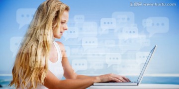 女人使用筆記本電腦的復(fù)合形象