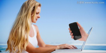 女人使用筆記本電腦的復(fù)合形象