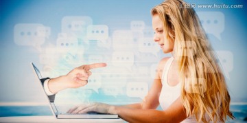 女人使用筆記本電腦的復(fù)合形象
