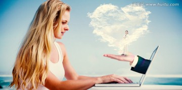 女人使用筆記本電腦的復(fù)合形象