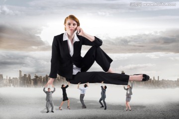 商務(wù)團隊抬著老板的復(fù)合形象