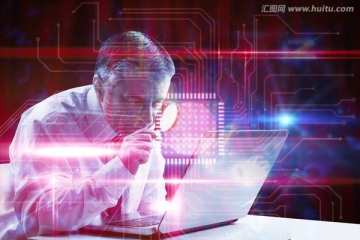 商人拿放大鏡看電腦的復(fù)合形象