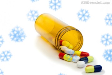 雪花打擊溢出的藥丸