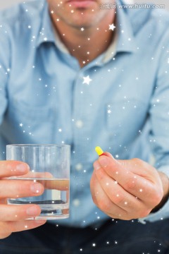男人吃藥的復合形象