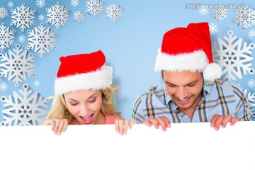 夫妇戴着圣诞帽微笑的复合形象
