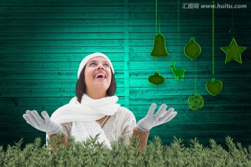 女人抬起雙手微笑的復(fù)合形象