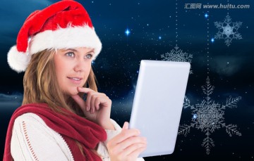 女人看著平板電腦的復(fù)合形象