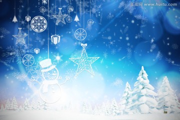 冷杉樹雪景中懸掛圣誕裝飾
