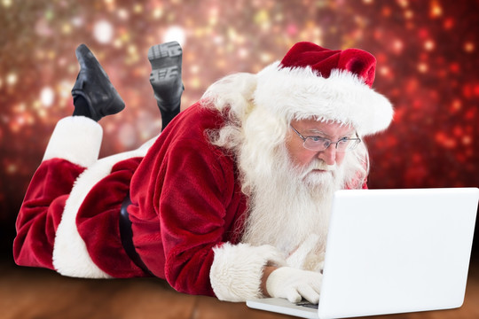 圣诞老人使用电脑的复合形象